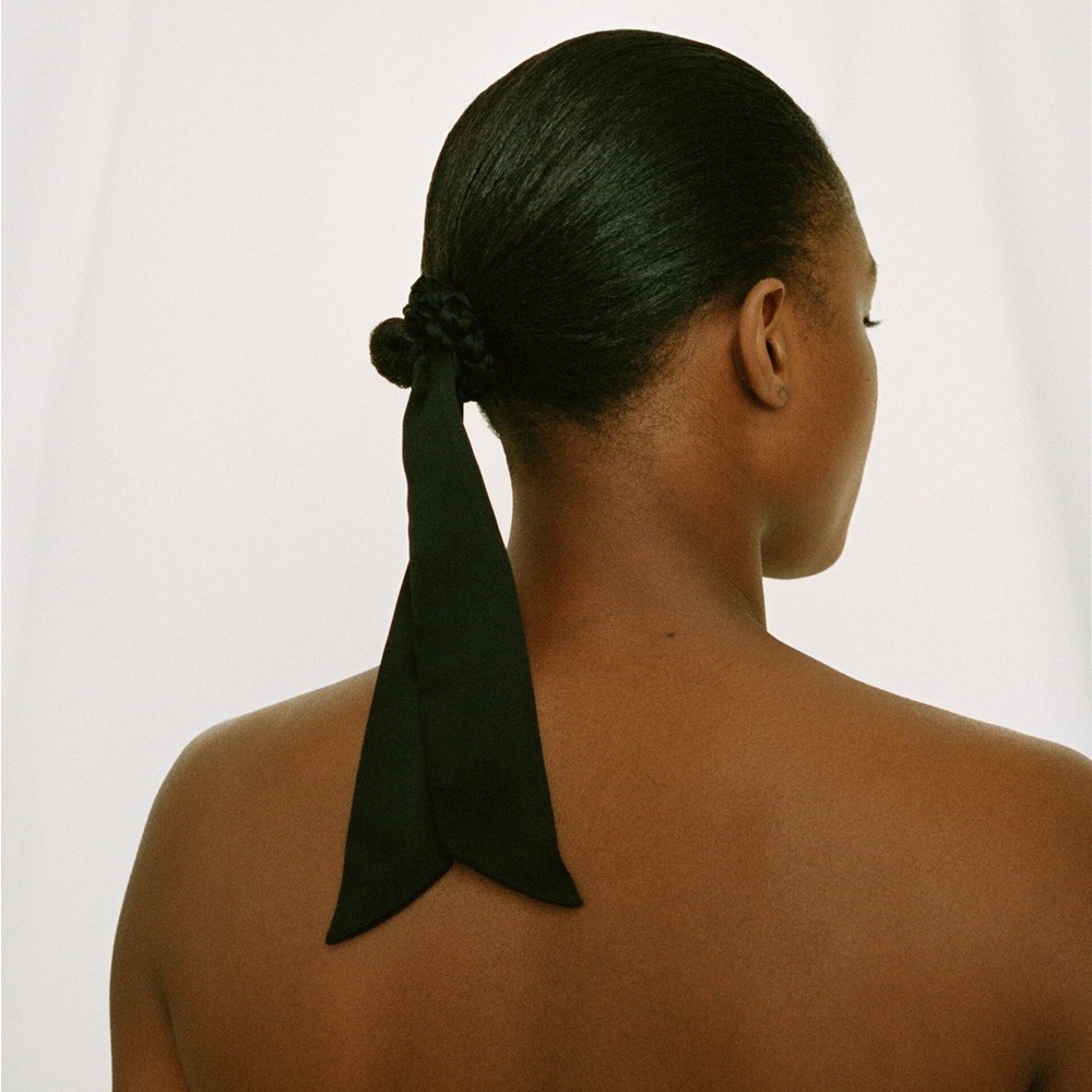 🌹NWT. Zara Black Woven Silk Scrunchie. - Picture 4 of 6